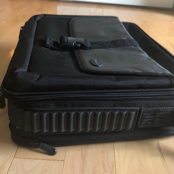 Targus Deluxe black laptop messenger bag NWT - Picture 10 of 13